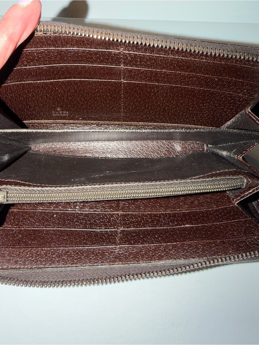 Gucci Brown and Beige GG Canvas Zip Wallet - Picture 4 of 6